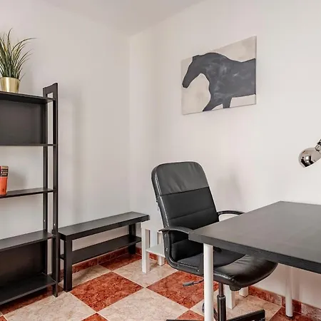With Work/study Close To Old Town Apartment *