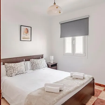 With Work/study Close To Old Town Apartment
