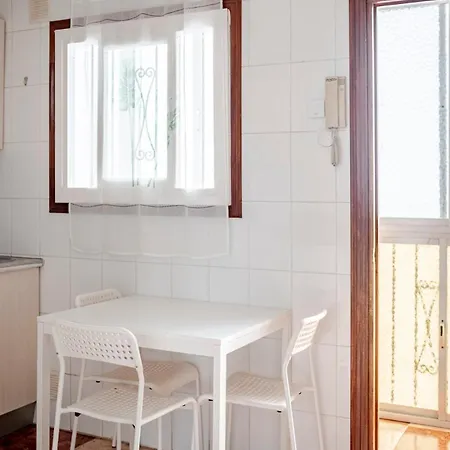 Apartment With Work/study Close To Old Town